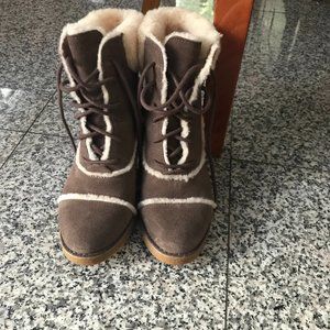 Ugg Women's Esterly Genuine Leather Shearling Trim